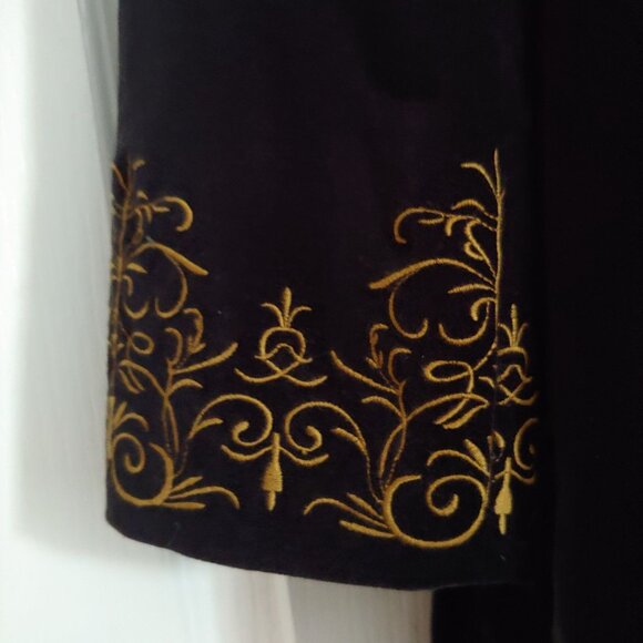 Cabi Carol Anderson Black Velour Embroidered Gilmore Practical Magic Vibe Coat 6 - Picture 5 of 16